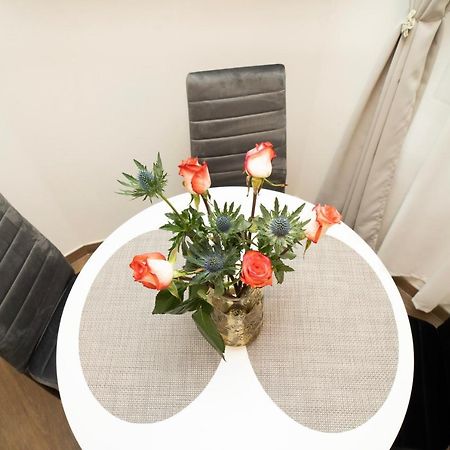 Downhill Apartment On The Groundfloor Kaunas Buitenkant foto