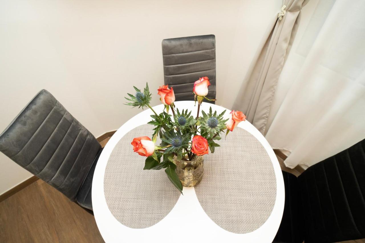 Downhill Apartment On The Groundfloor Kaunas Buitenkant foto